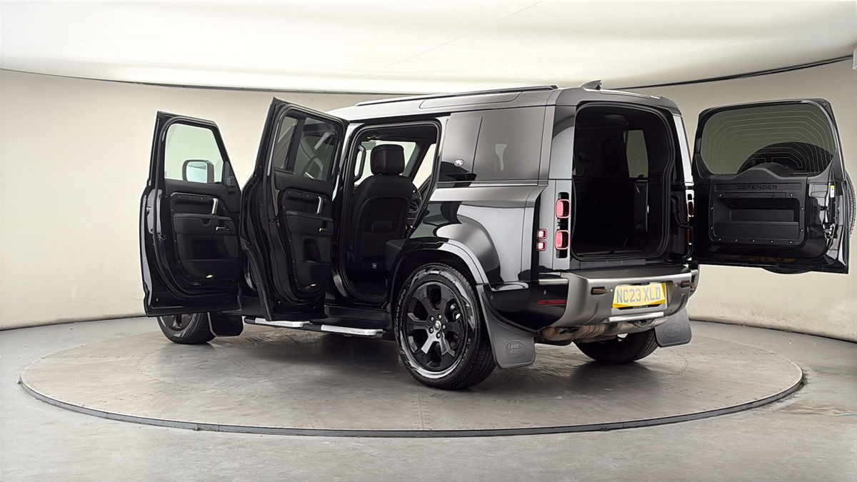 More views of Land Rover Defender 110
