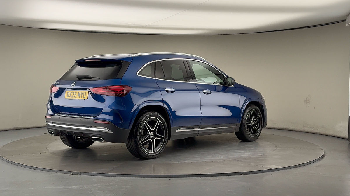 Mercedes-Benz GLA Image 21