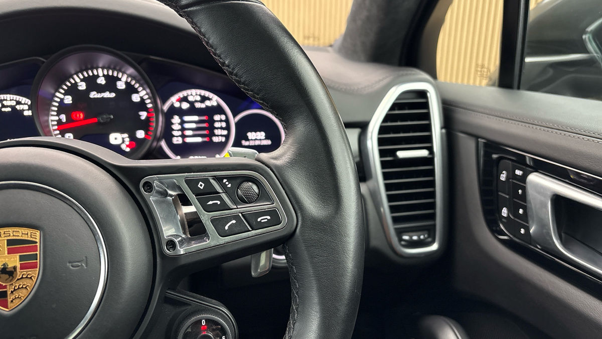 Porsche Cayenne Image 14