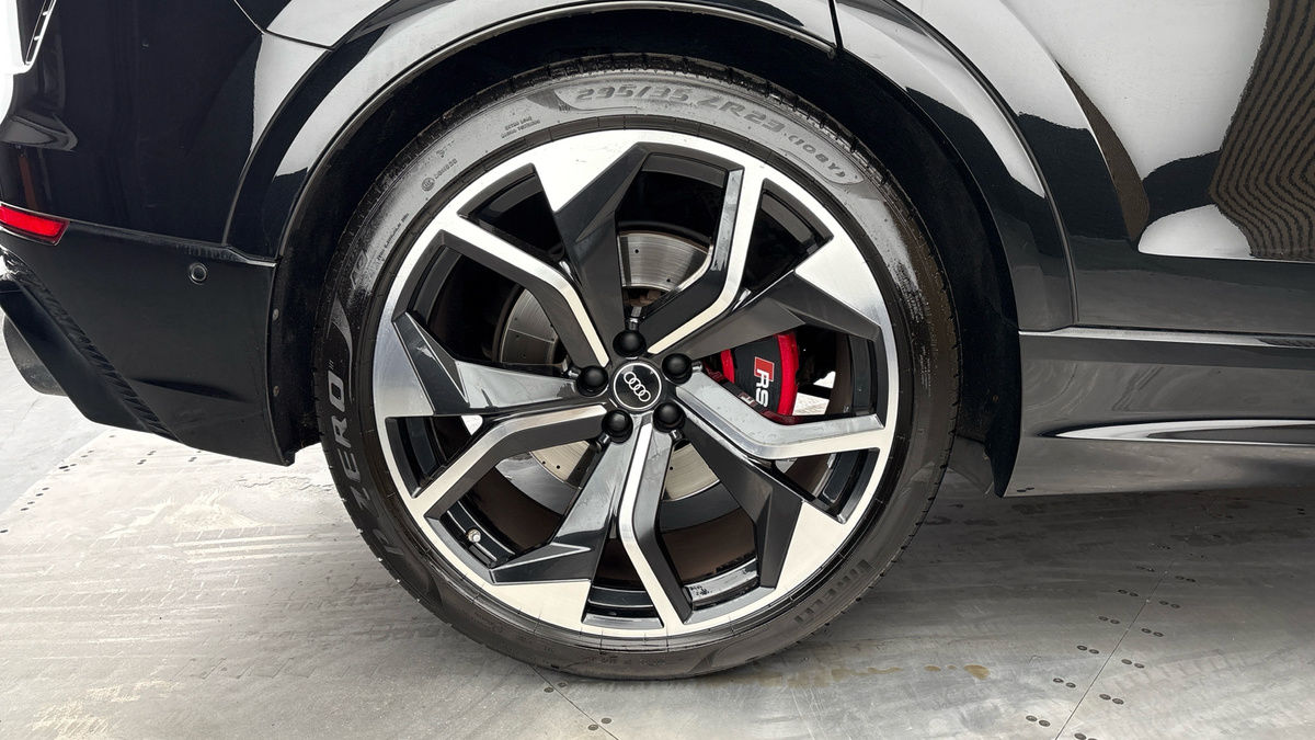 Audi RSQ8 Image 10