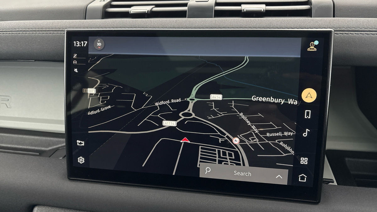 Land Rover Defender 130 Urban Image 17