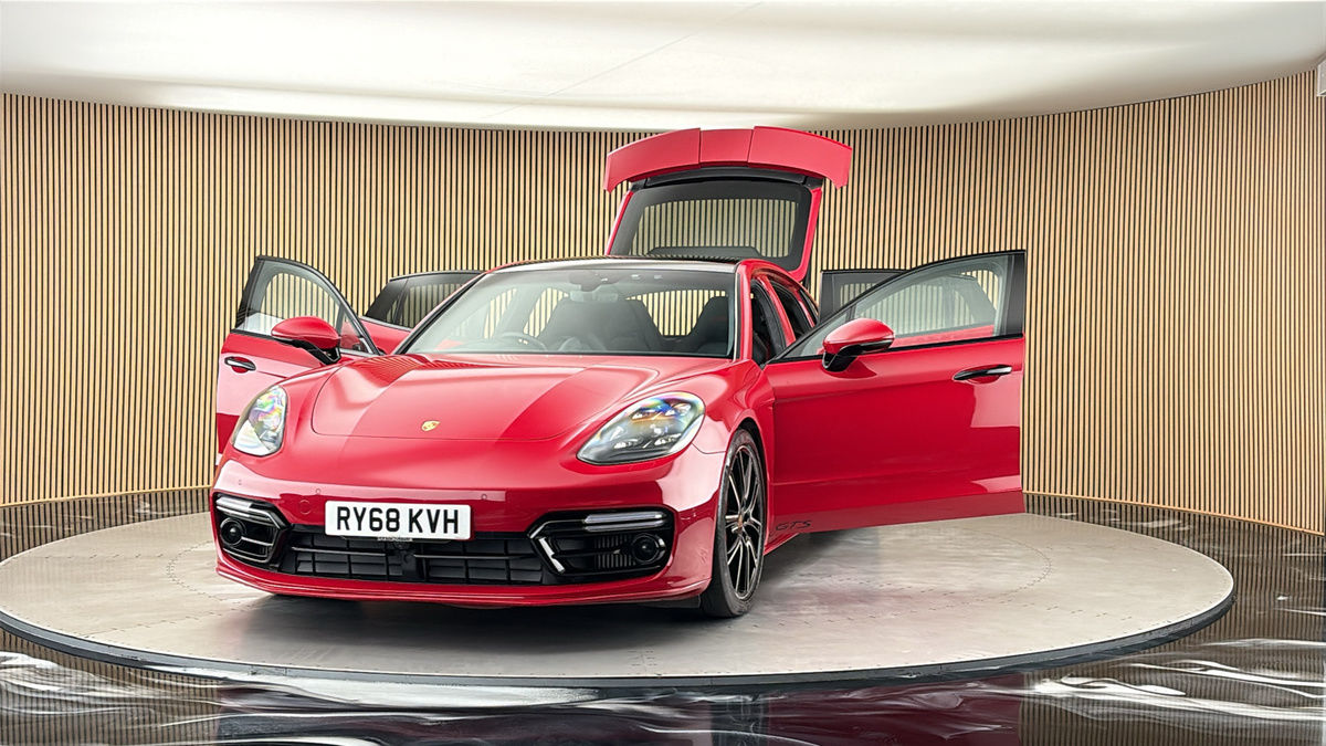 More views of Porsche Panamera