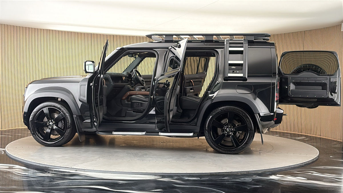 More views of Land Rover Defender 110
