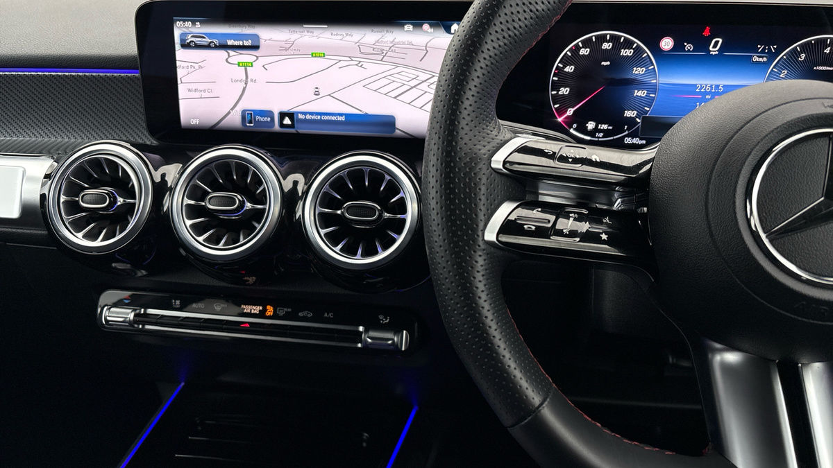 Mercedes-Benz GLB Image 13