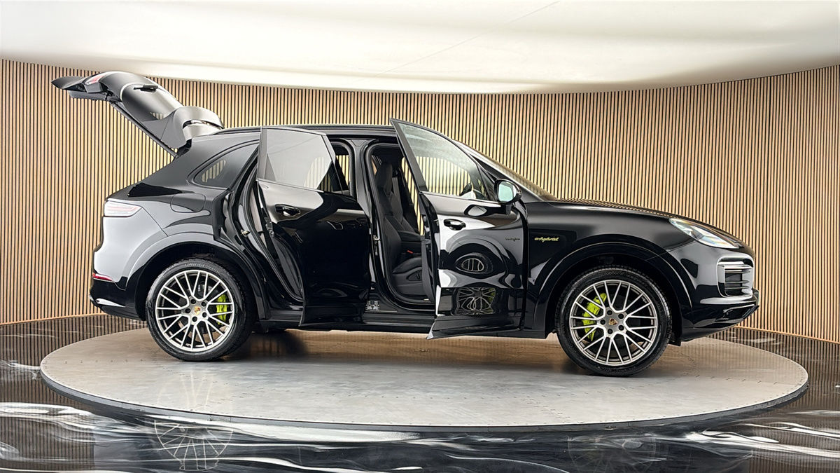 More views of Porsche Cayenne