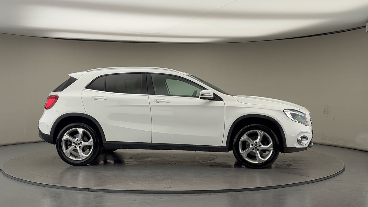 More views of Mercedes-Benz GLA