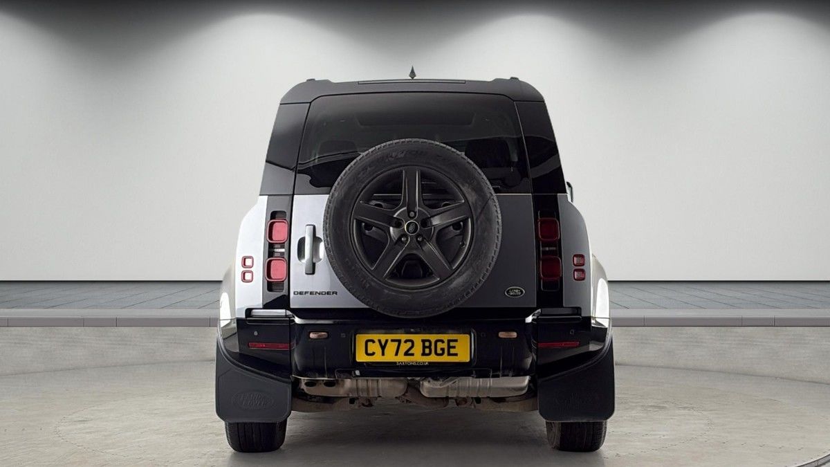 Land Rover Defender 110 Image 4
