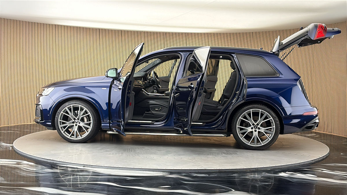 More views of Audi Q7