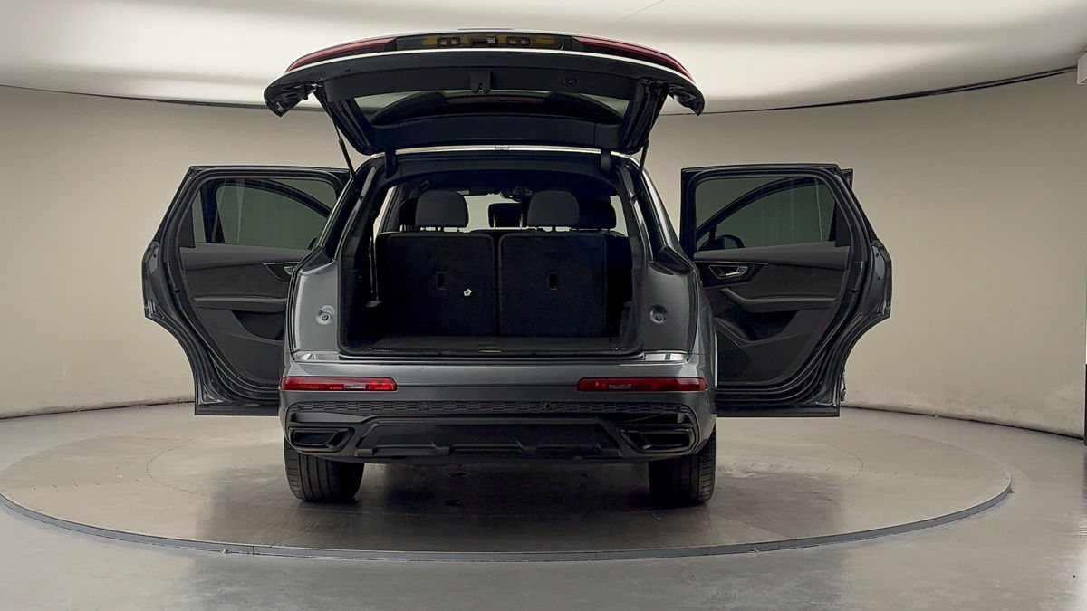 More views of Audi Q7