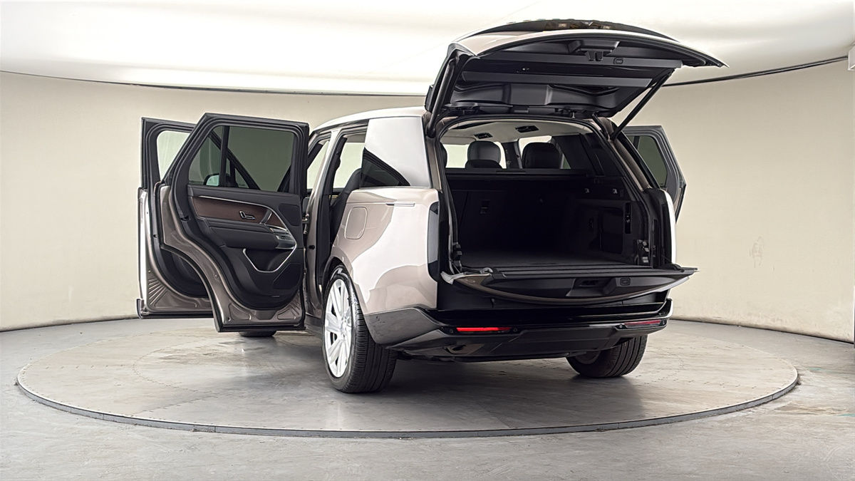 More views of Land Rover Range Rover