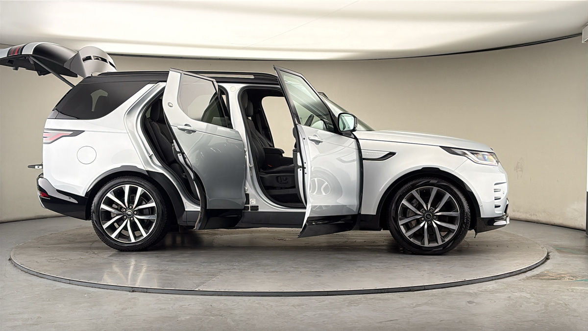 More views of Land Rover Discovery