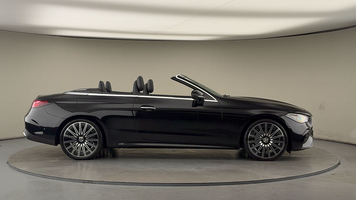 Mercedes-Benz CLE Image 16