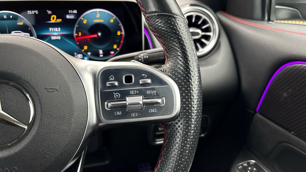 Mercedes-Benz GLB Image 14