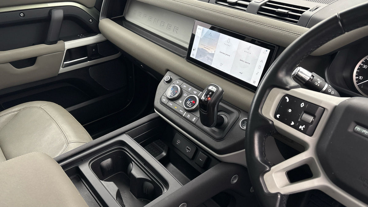 Land Rover Defender 90 Image 18