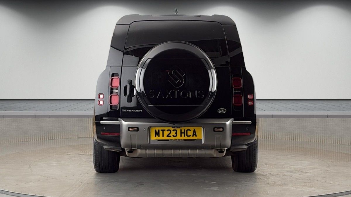 Land Rover Defender 130 Image 4