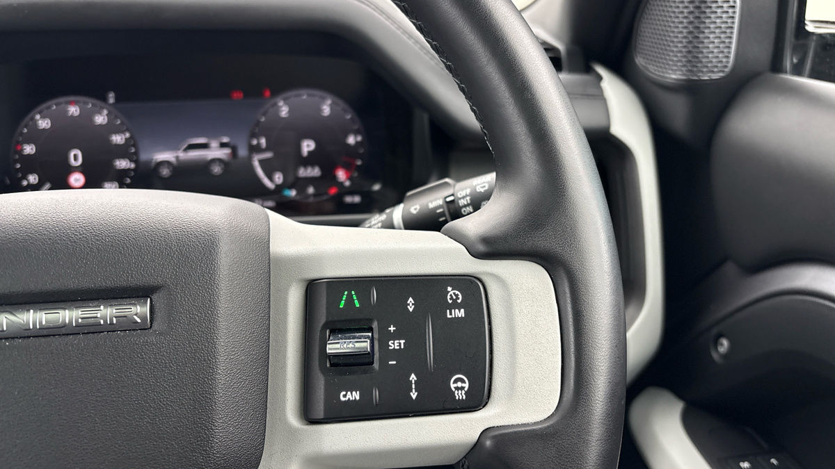 Land Rover Defender 90 Image 14