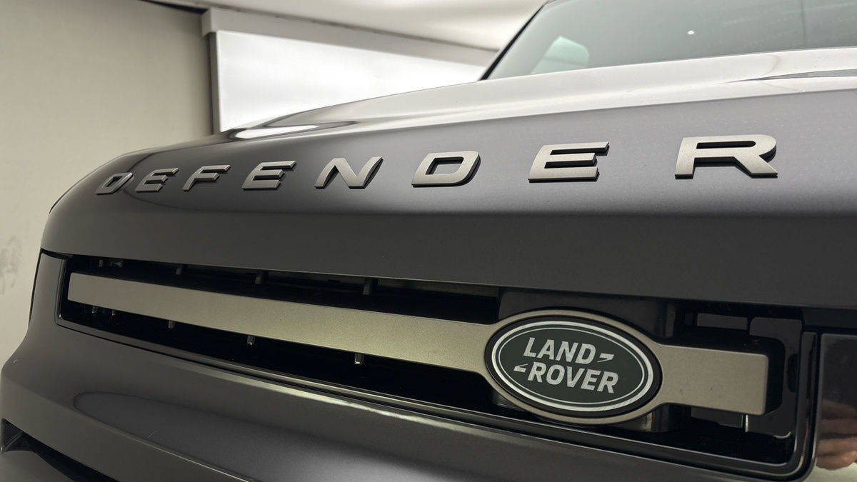 Land Rover Defender 130 Image 24