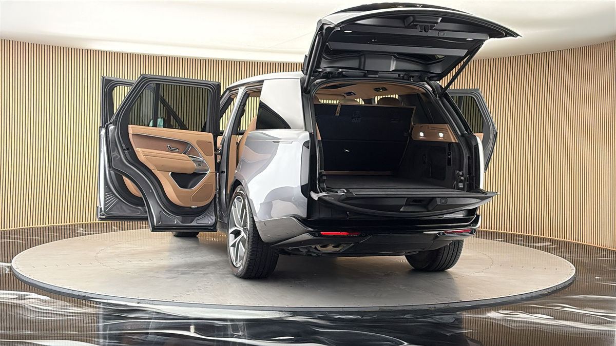 More views of Land Rover Range Rover