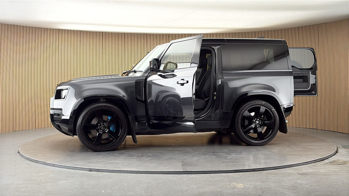 More views of Land Rover Defender 90