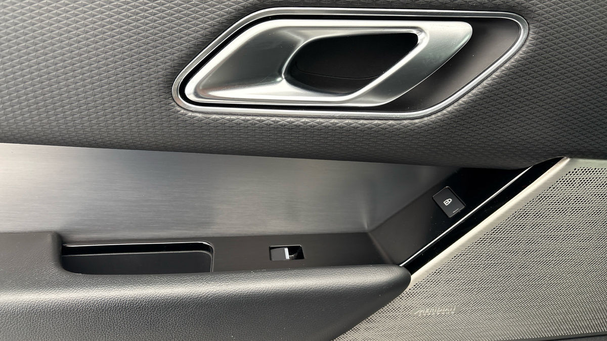 Land Rover Range Rover Velar Image 19