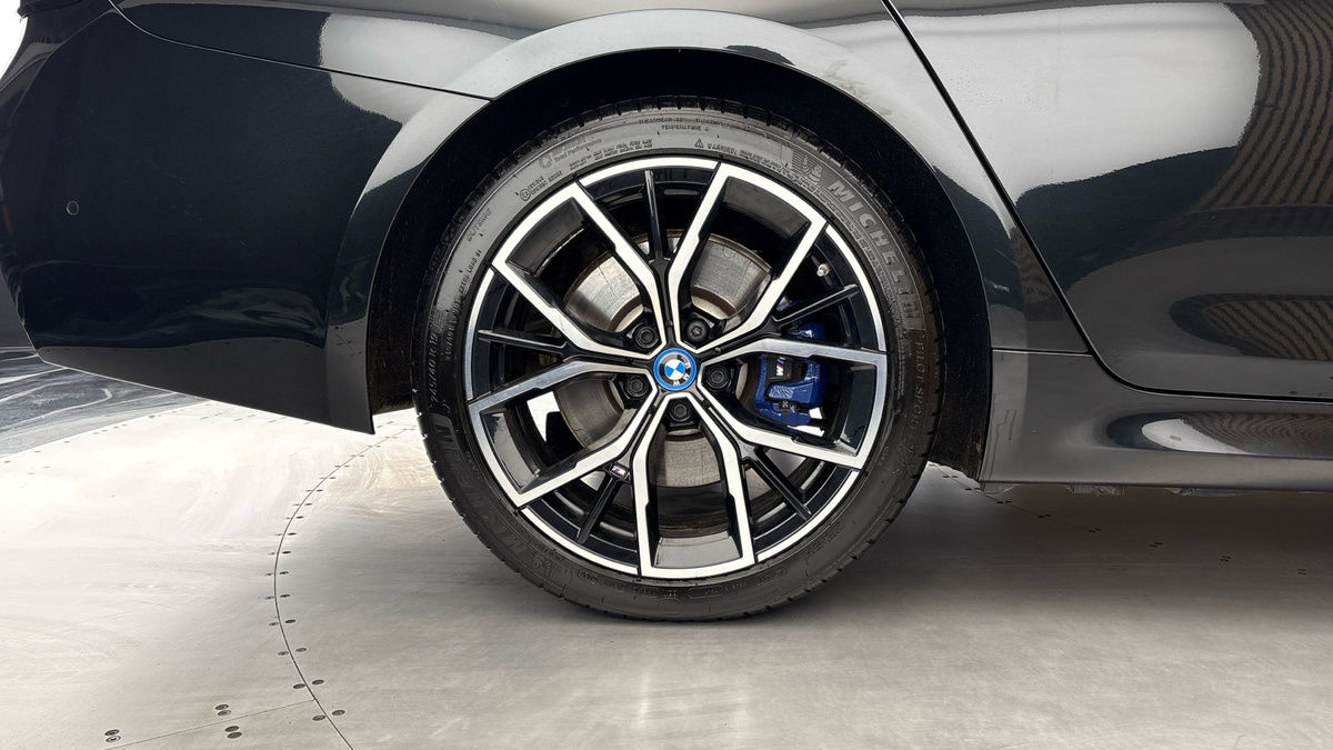 BMW 5 Series Image 10
