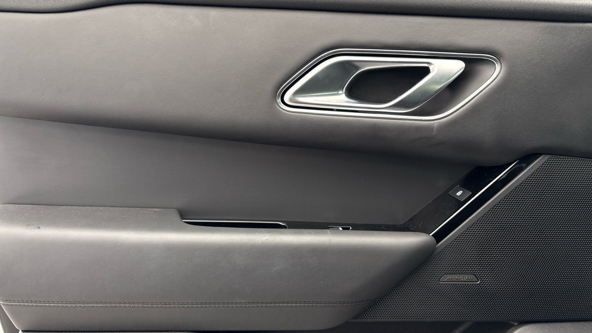 Land Rover Range Rover Velar Image 19
