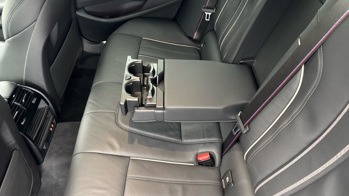 BMW 5 Series Image 9