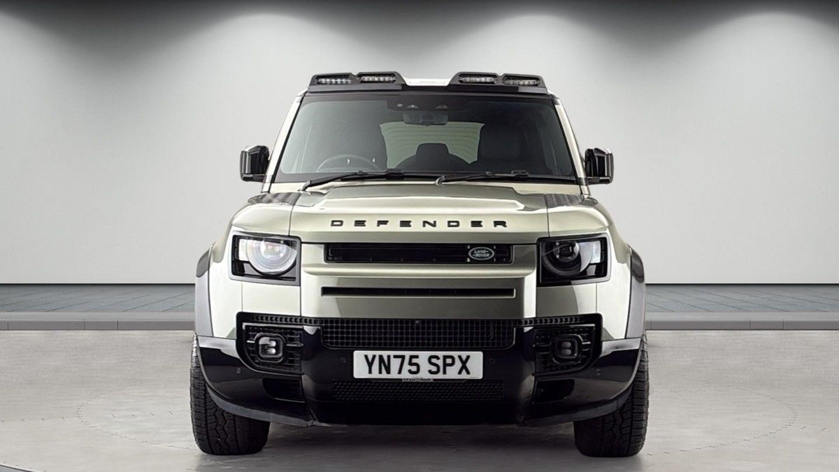 Land Rover Defender 110 Image 3