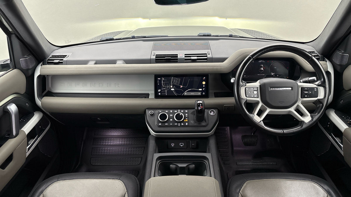 Land Rover Defender 110 Image 12
