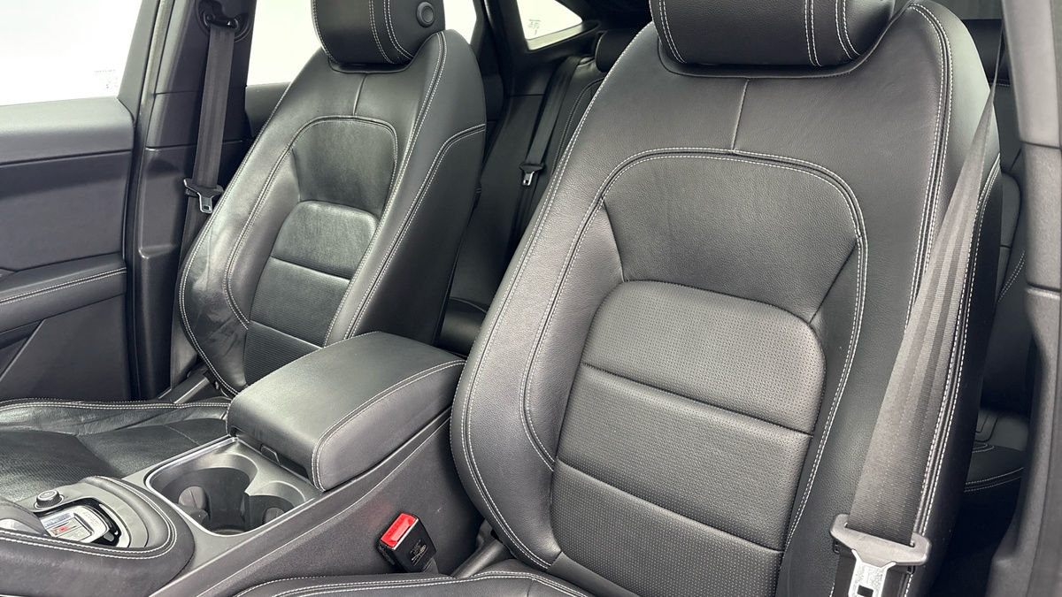 Jaguar E-PACE Image 7