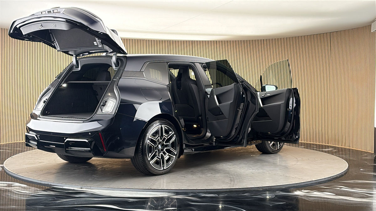 More views of BMW iX