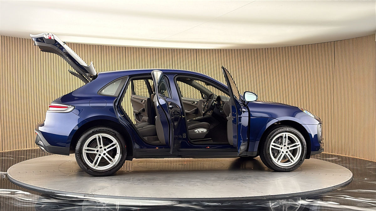 More views of Porsche Macan