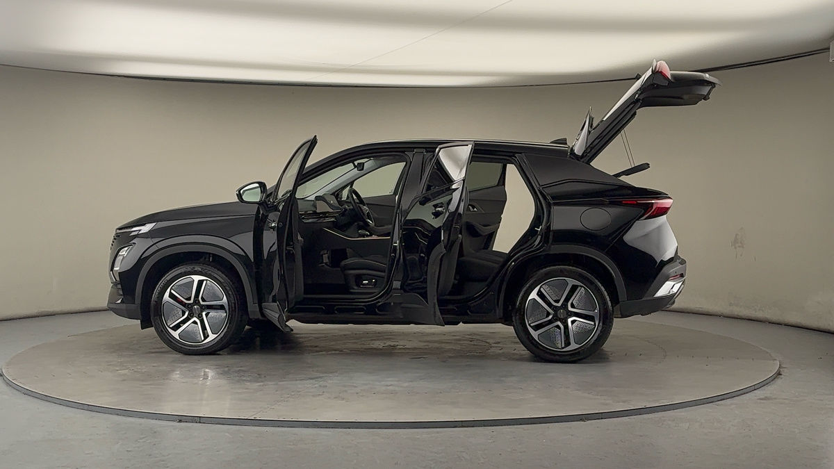 More views of Omoda 5