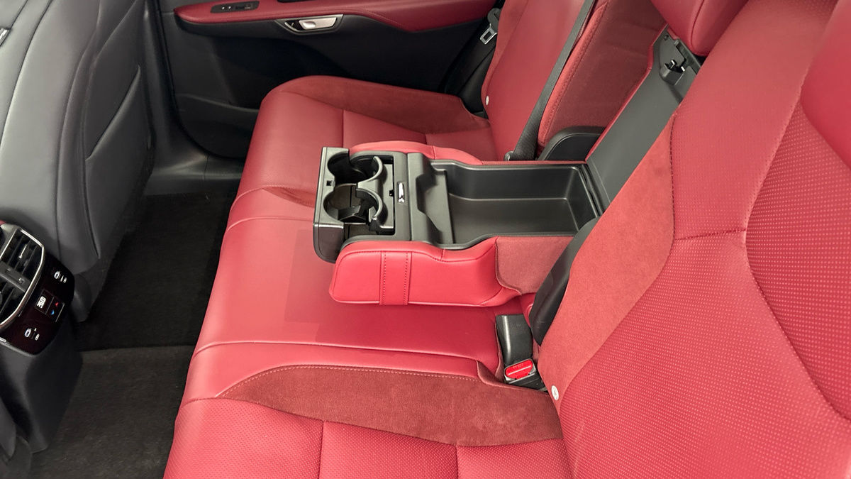 Lexus RX Image 9