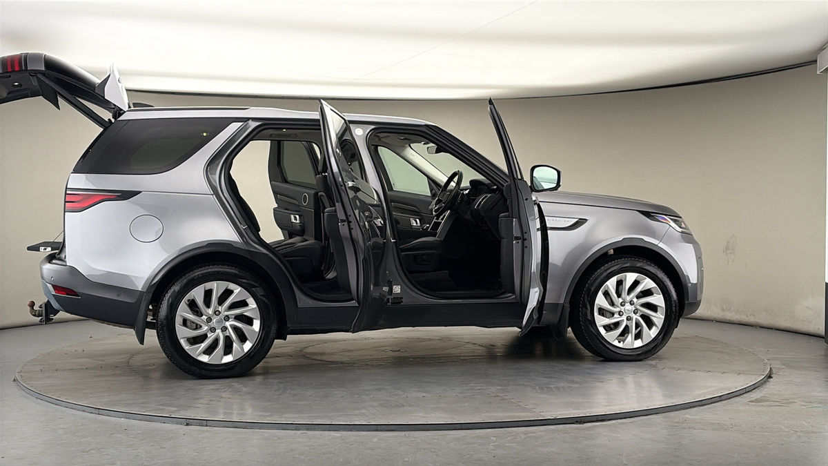 More views of Land Rover Discovery