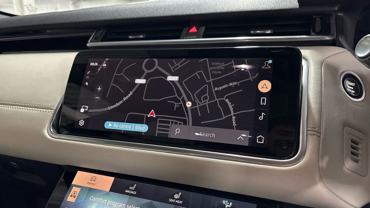 Land Rover Range Rover Velar Image 17
