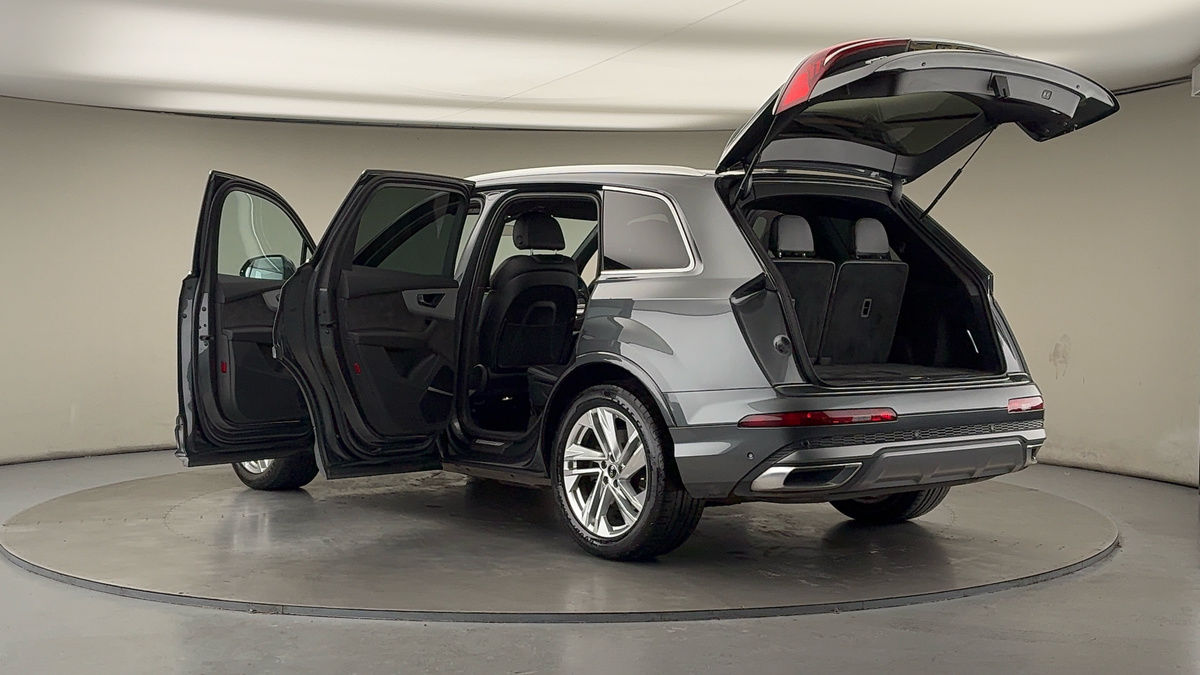 More views of Audi Q7