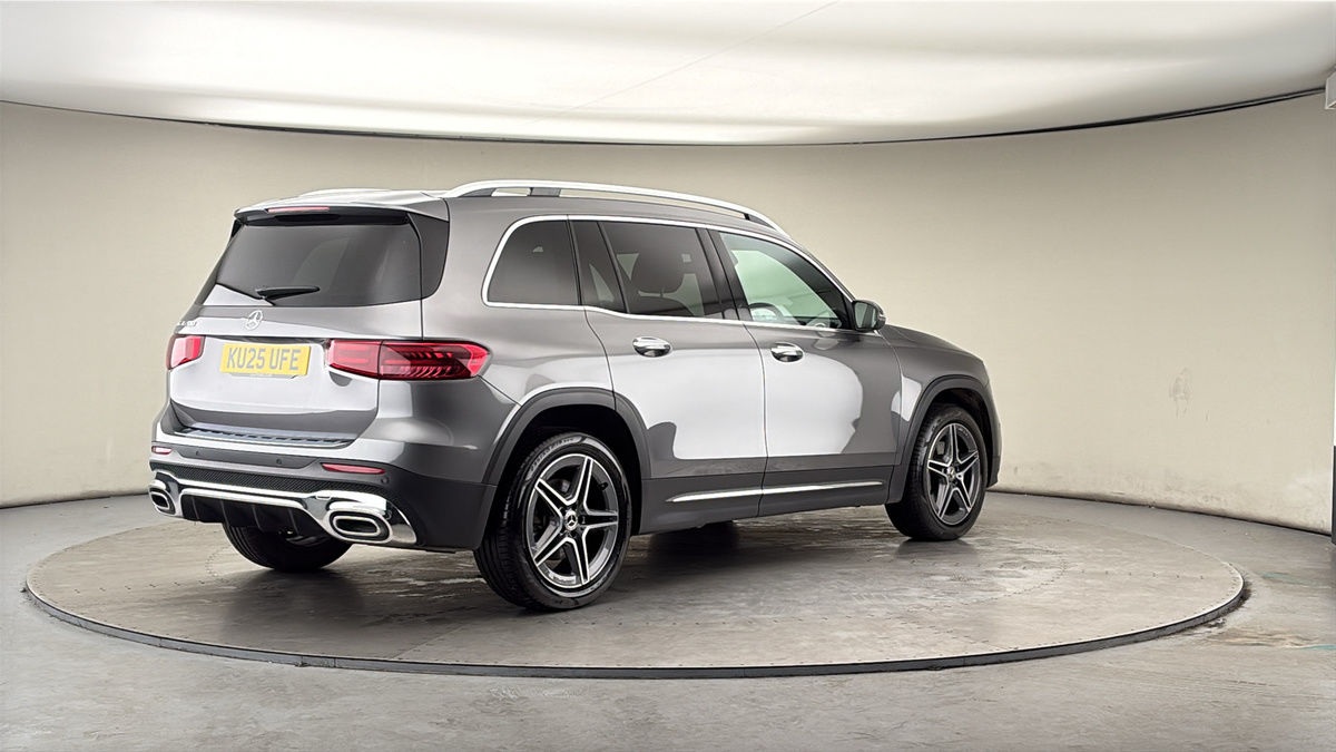 Mercedes-Benz GLB Image 21