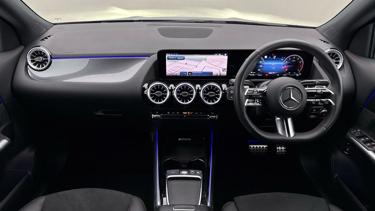 Mercedes-Benz GLA Image 12