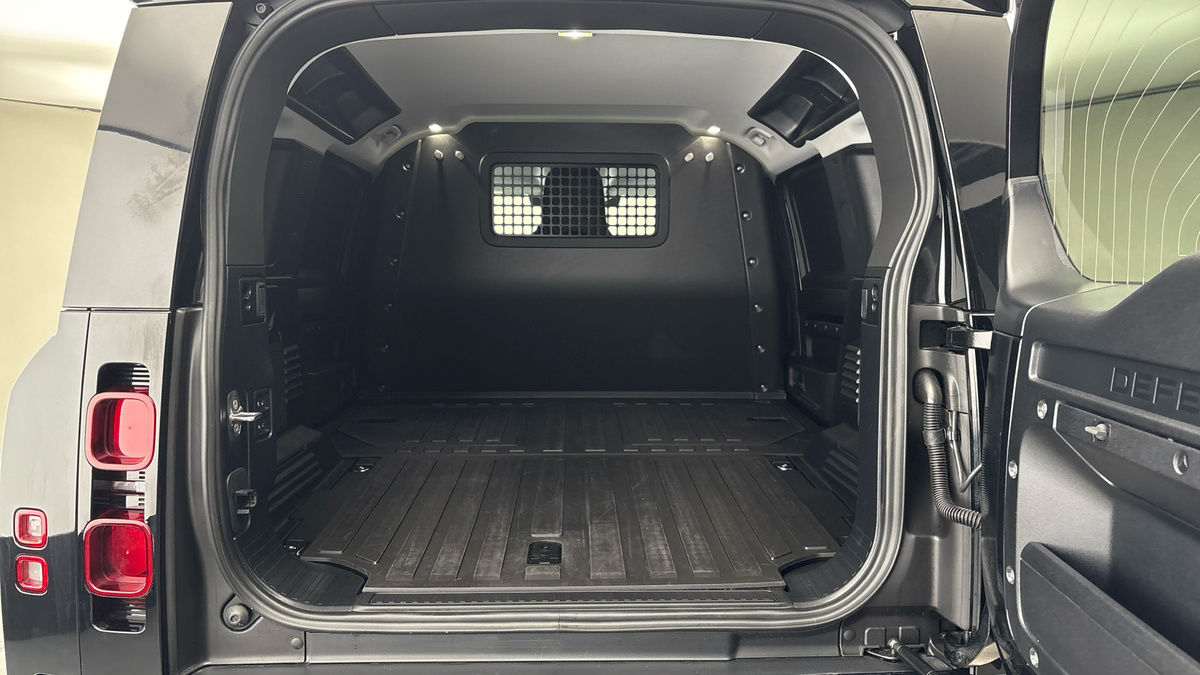 Land Rover Defender 110 Urban Image 11