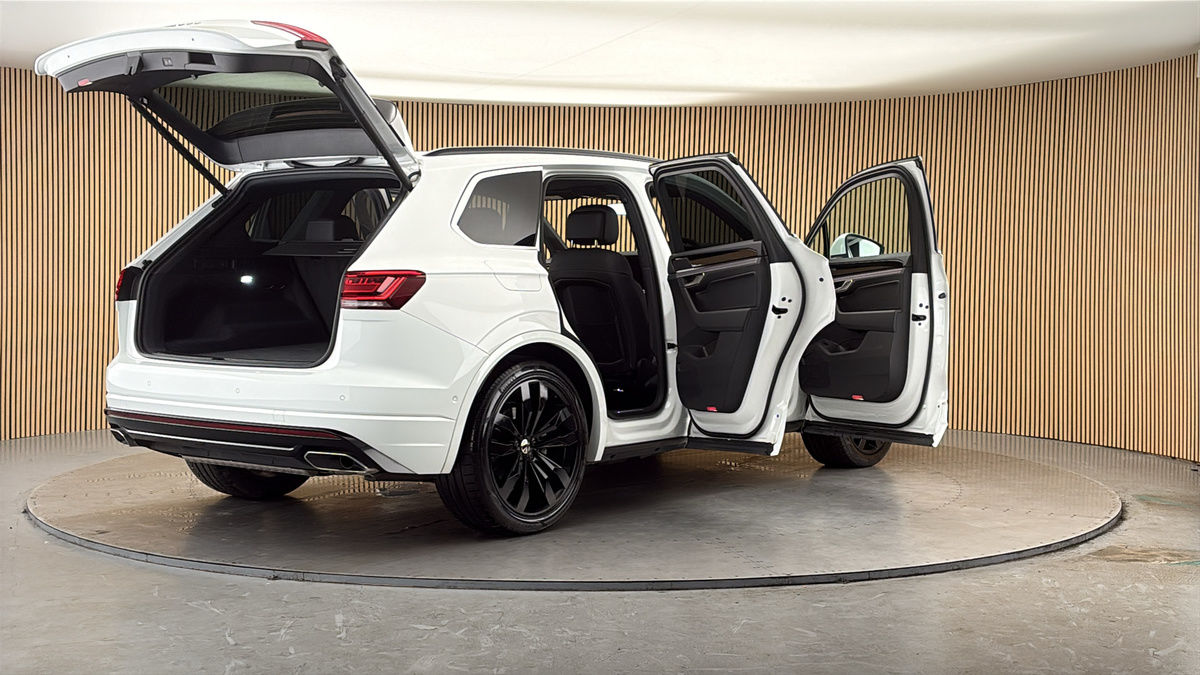 More views of Volkswagen Touareg