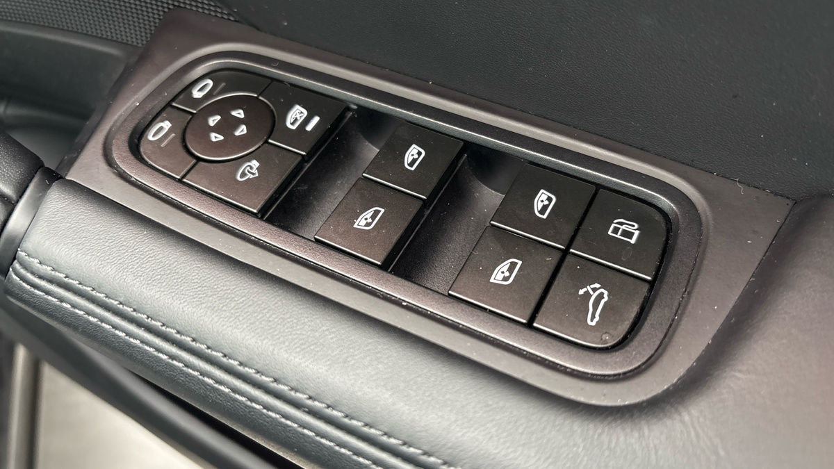 Porsche Cayenne Image 25