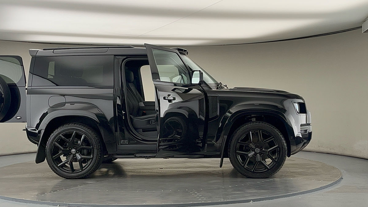 More views of Land Rover Defender 90