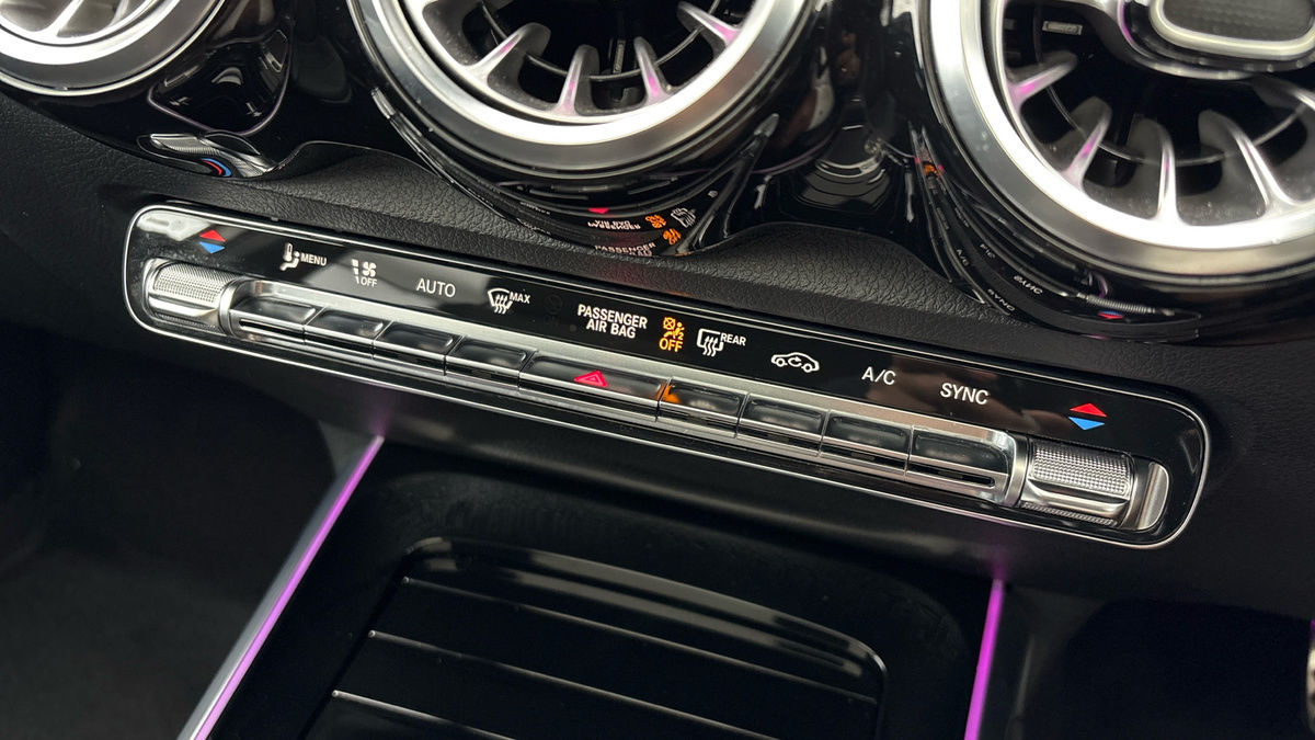 Mercedes-Benz GLB Image 28