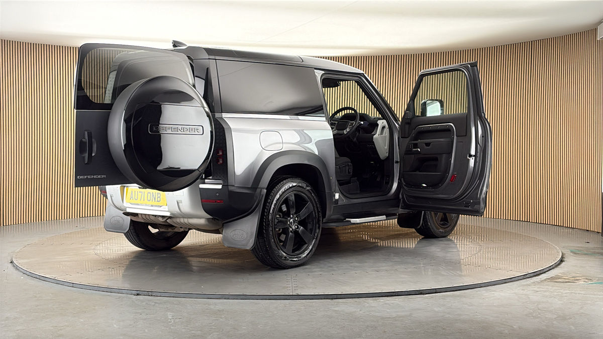 More views of Land Rover Defender 90