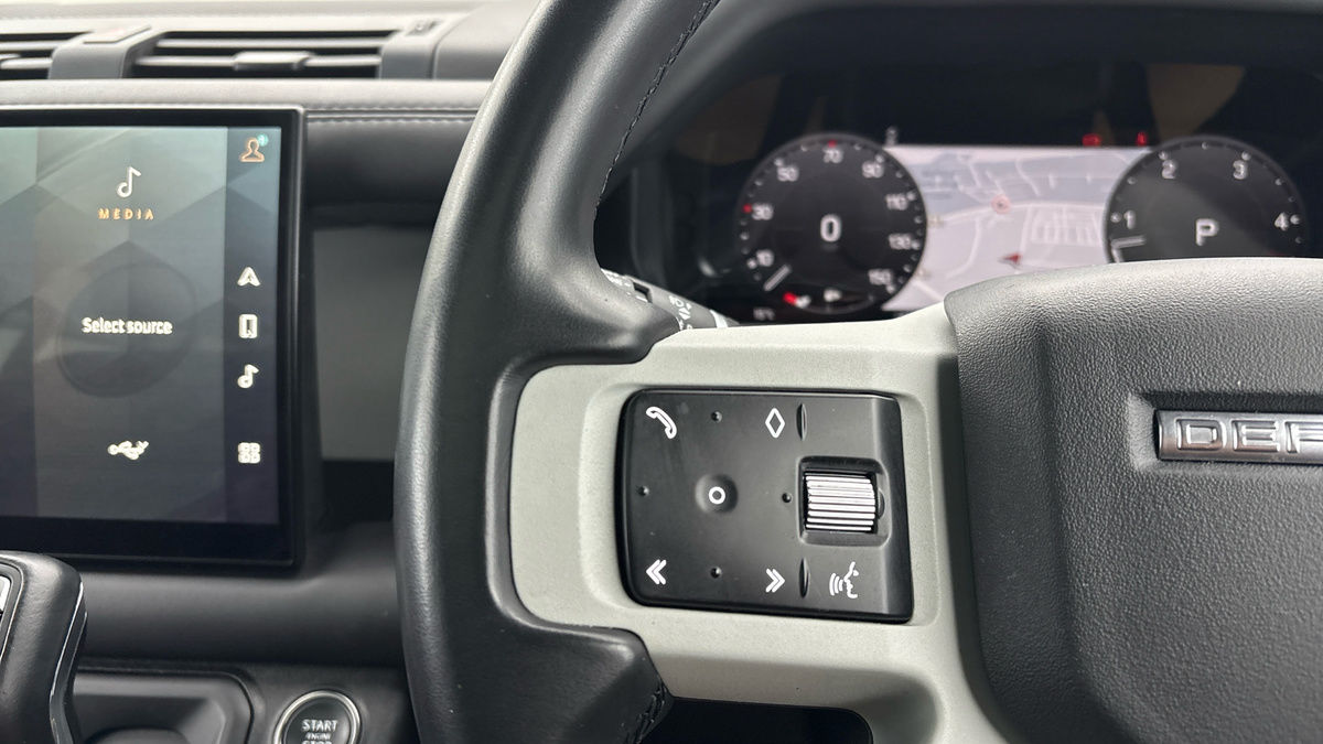 Land Rover Defender 110 Image 13