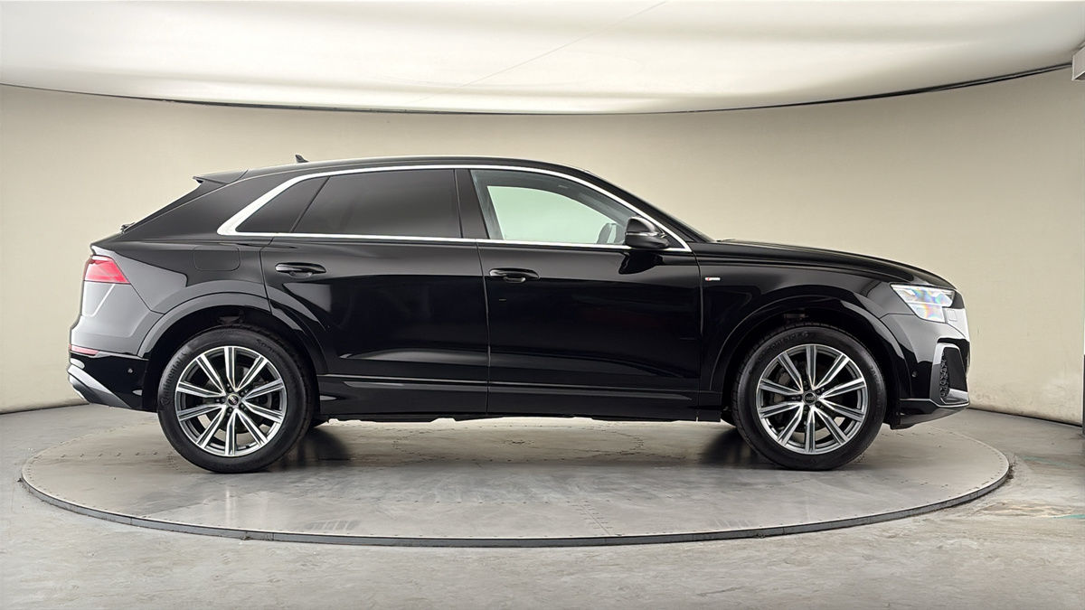Audi Q8 Image 16
