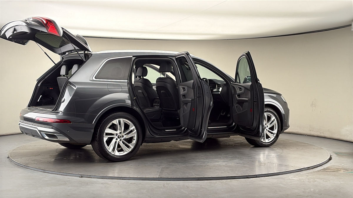 More views of Audi Q7