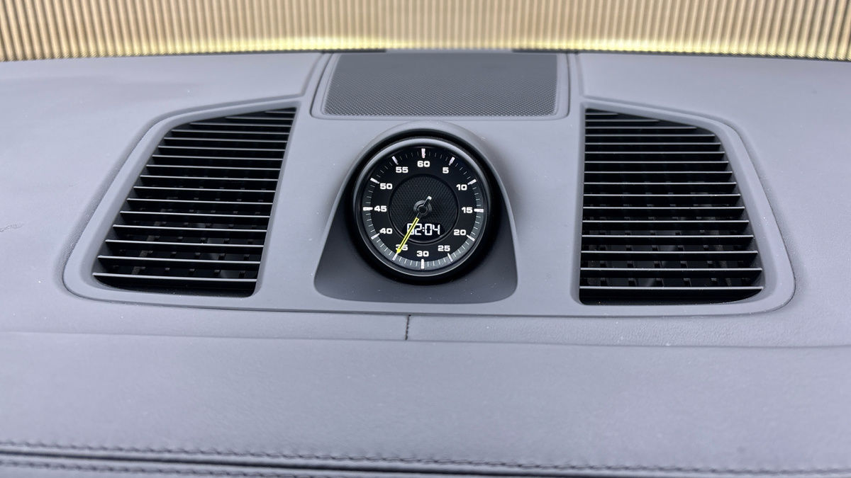 Porsche Cayenne Image 25