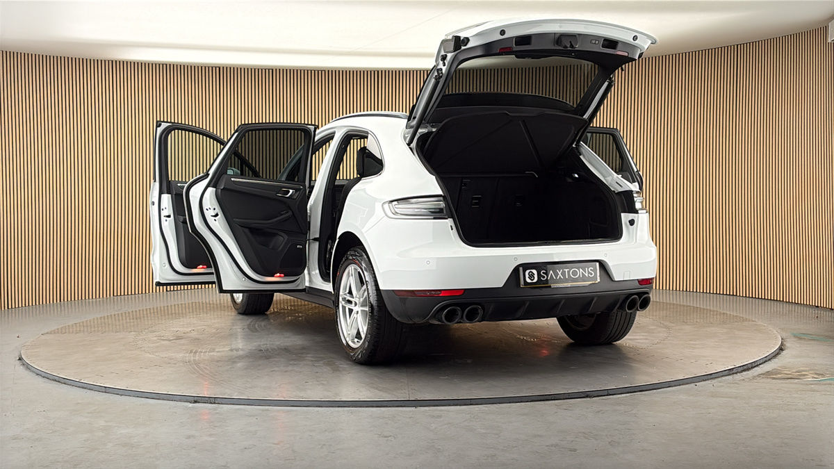 More views of Porsche Macan